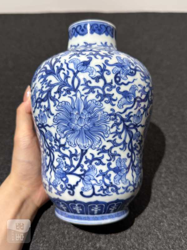 清乾隆 青花缠枝宝相花纹萝卜瓶 - 图2